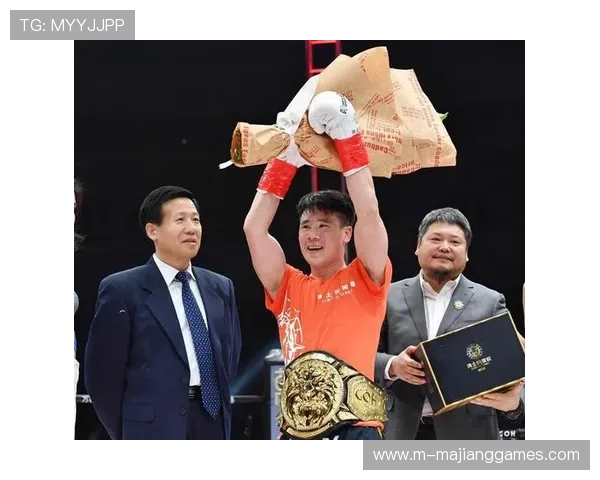 埃斯皮诺萨卫冕战出拳数据全面领先,控制距离显优势