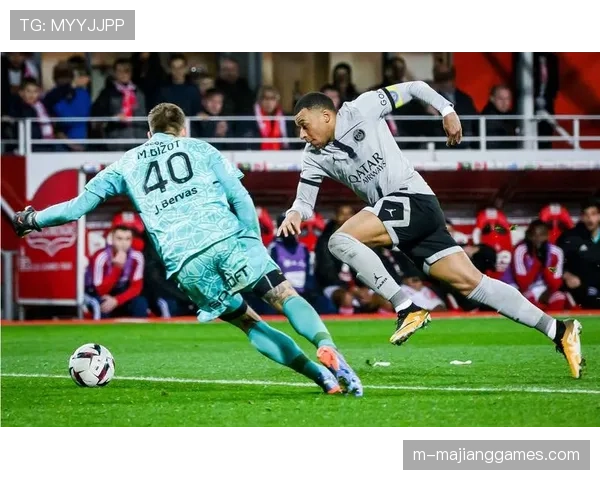 巴黎圣日耳曼客场4-0大胜布雷斯特,哈兰德上演帽子戏法 巴黎圣日耳曼客场4-0大胜布雷斯特,哈兰德上演帽子戏法